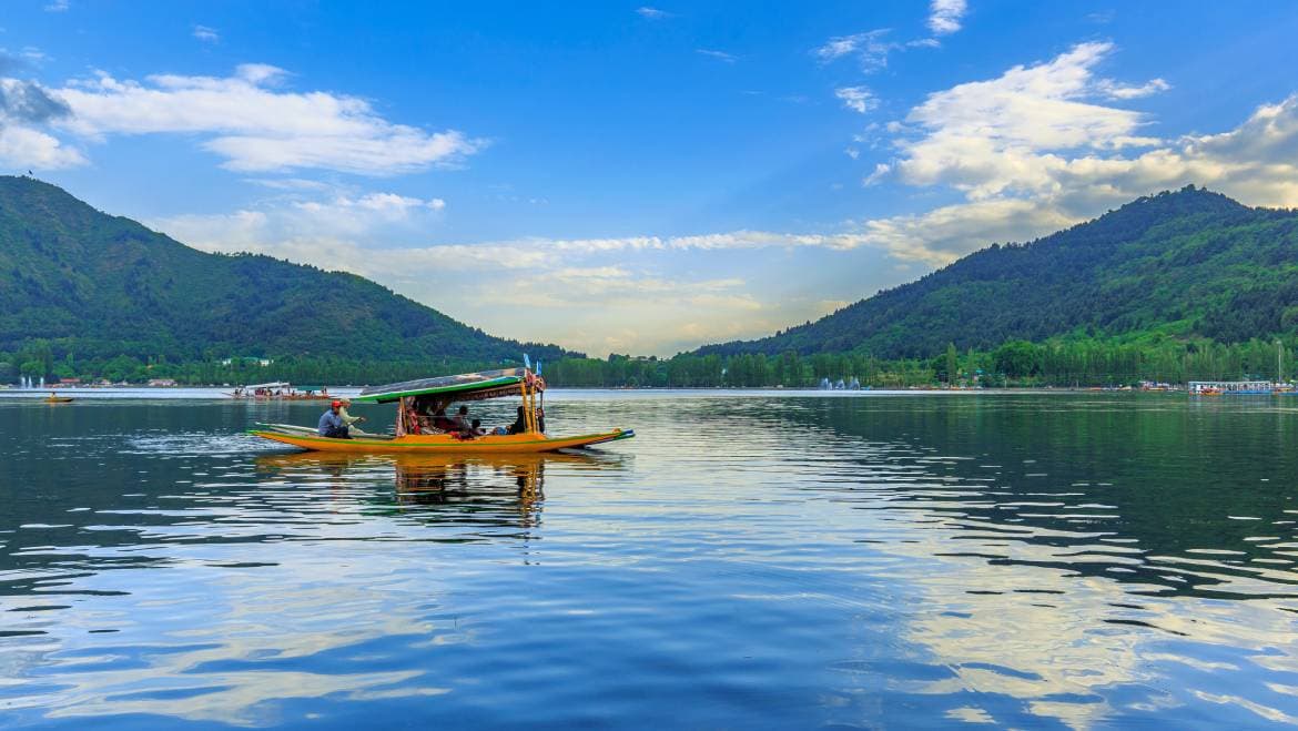 Srinagar: A Slow Guide to Dal Lake Houseboats